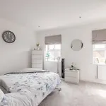 Stylish 3-Bed House In Langley, Driveway Parking!