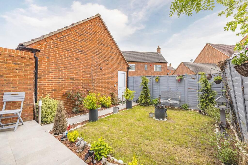 Stylish 3-bed House In Langley, Driveway Parking! Holiday home *