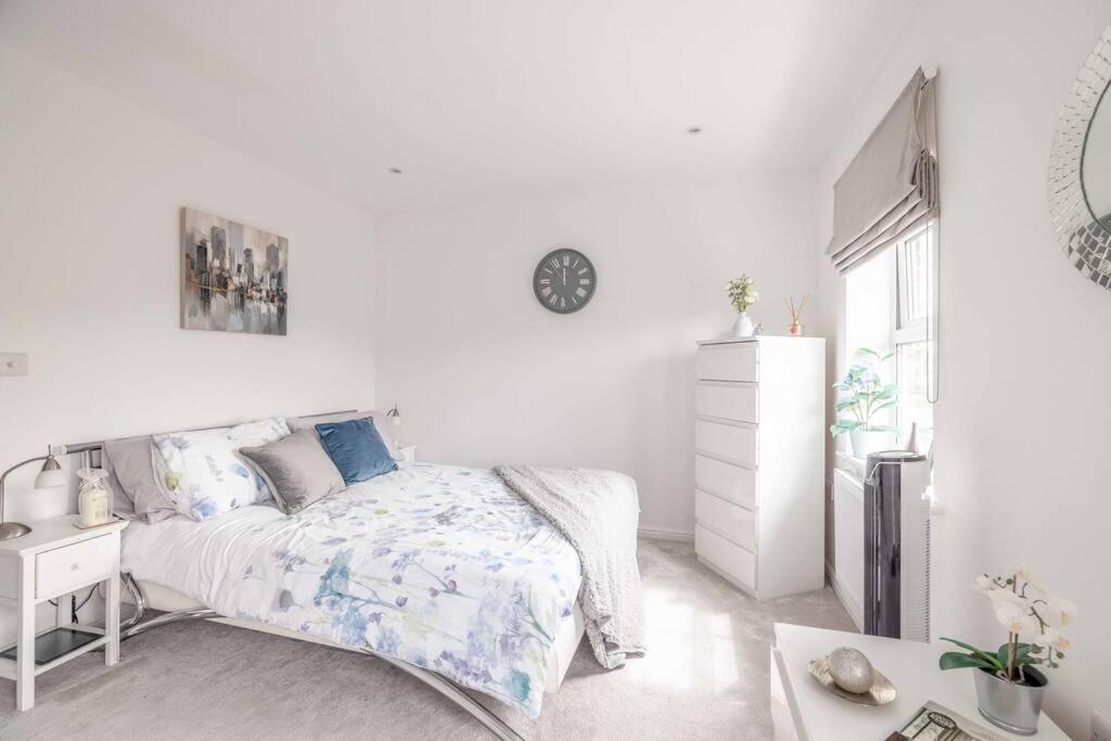 Holiday home Stylish 3-bed House In Langley, Driveway Parking! Langley Marish